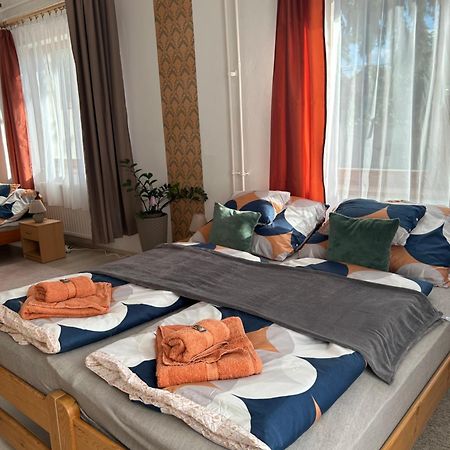 Apartamento Tavaszpart Vendeghaz Szeged Exterior foto